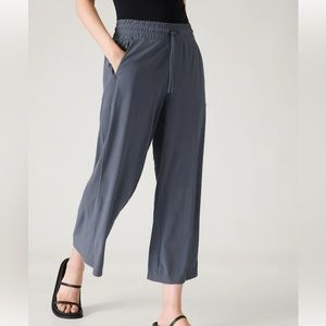 ATHLETA COTTAGE BLUE SEASOFT STRAIGHT CROPPED PANT, size M/P